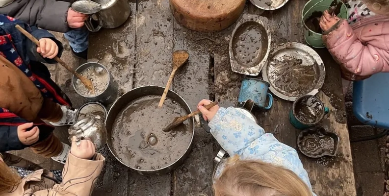 children-mud-play